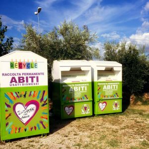 Cassonetti per la raccolta degli abiti usati | La Fenice