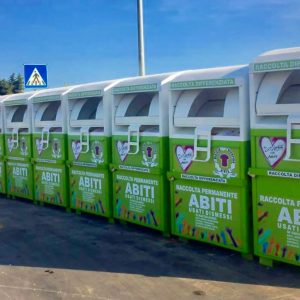 Come faccio a riconoscere i Contenitori per gli abiti usati Come faccio a riconoscere i Contenitori per gli abiti usati