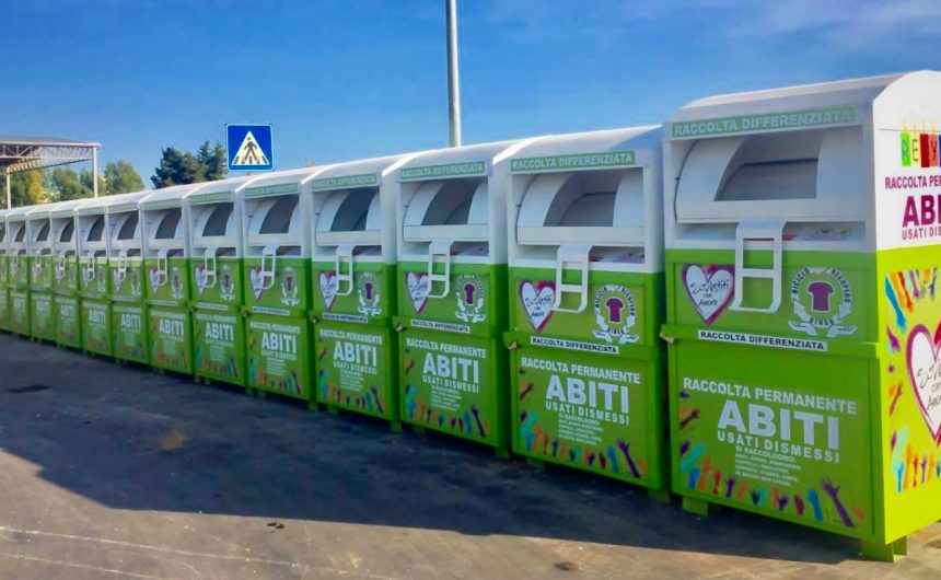 Come faccio a riconoscere i Contenitori per gli abiti usati