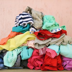 Indumenti usati: donazione o rifiuto??? Indumenti usati: donazione o rifiuto???